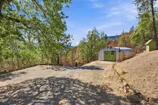 18525 E Evans Creek Rd, Rogue River, OR 97537 - Photo 6