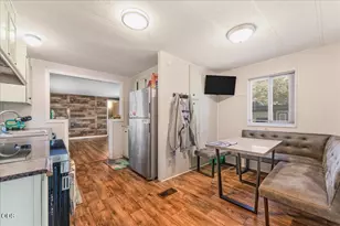 380 W Gregory Rd, Central Point, OR 97502 - Photo 4
