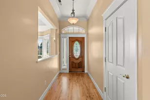 635 Cedarwood Dr, Eagle Point, OR 97524 - Photo 2