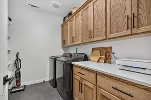 1077 Ellison Loop, Merlin, OR 97532 - Photo 20