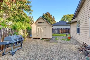 668 Vincent Ave, Central Point, OR 97502 - Photo 10