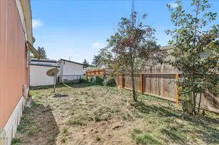 335 Beechwood Dr, Grants Pass, OR 97526 - Photo 24