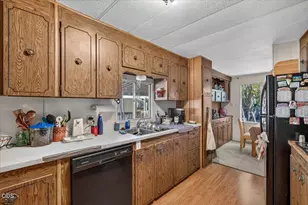 335 Beechwood Dr, Grants Pass, OR 97526 - Photo 14