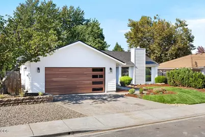 1141 N Modoc Avenue, Medford, OR 97504 - Photo 2