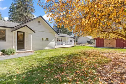 305 W Washington Avenue, Sisters, OR 97759 - Photo 4