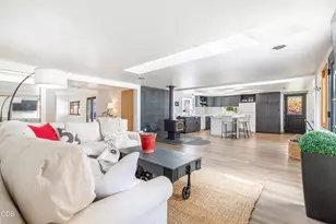 305 W Washington Ave, Sisters, OR 97759 - Photo 8