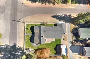 305 W Washington Ave, Sisters, OR 97759 - Photo 36