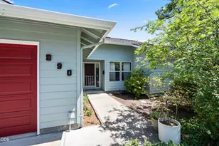 890 Twin Pines Cir, Ashland, OR 97520 - Photo 2