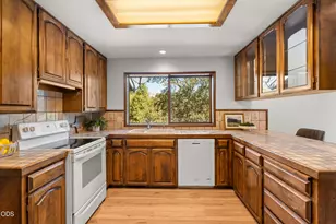 890 Twin Pines Cir, Ashland, OR 97520 - Photo 12