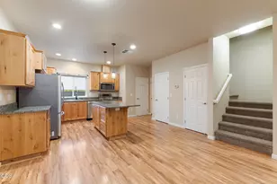 411 Berrydale Ave, Medford, OR 97501 - Photo 8