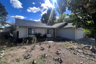 583 Snowy Butte Ln, Central Point, OR 97502 - Photo 2