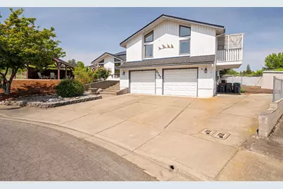 2747 Jessica Circle, Medford, OR 97504 - Photo 2