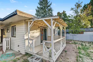 1020 Oak St, Central Point, OR 97502 - Photo 14