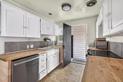 1020 Oak Street, Central Point, OR 97502 - Photo 6