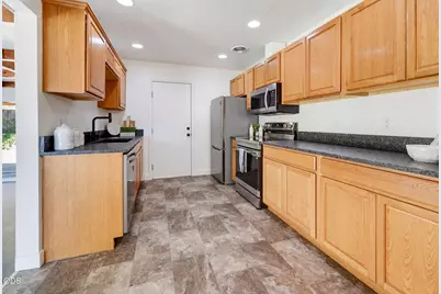1617 Stratford Avenue, Medford, OR 97504 - Photo 18