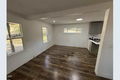 278 E Main Street, Eagle Point, OR 97524 - Photo 4