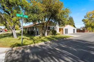 1040 SW 15th St, Redmond, OR 97756 - Photo 4