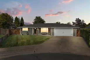 1011 Hermosa Dr, Central Point, OR 97502 - Photo 42