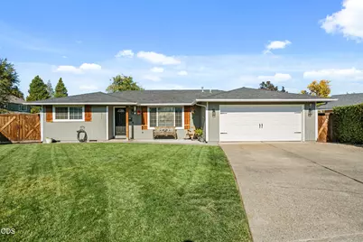 1011 Hermosa Drive, Central Point, OR 97502 - Photo 1