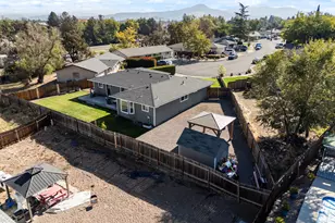 1011 Hermosa Dr, Central Point, OR 97502 - Photo 32