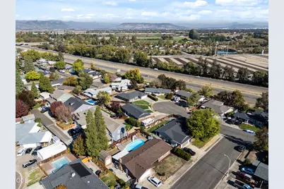 1011 Hermosa Drive, Central Point, OR 97502 - Photo 40