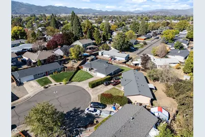 1011 Hermosa Drive, Central Point, OR 97502 - Photo 36