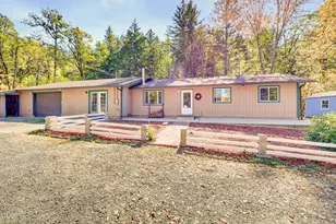 835 Greenview Dr, Cave Junction, OR 97523 - Photo 1