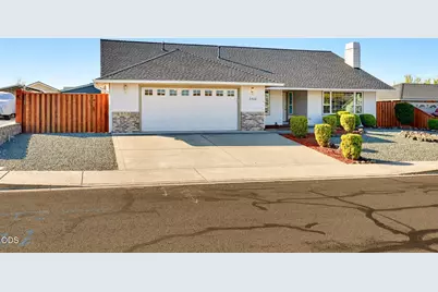 2300 Savannah Drive, Central Point, OR 97502 - Photo 2
