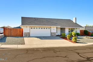 2300 Savannah Dr, Central Point, OR 97502 - Photo 2