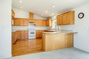 2300 Savannah Dr, Central Point, OR 97502 - Photo 12