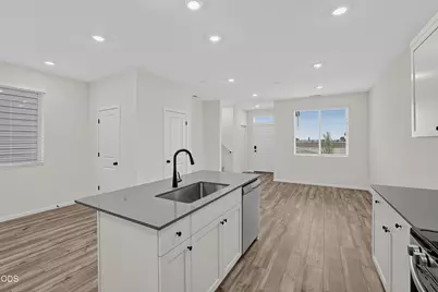 61534 Parrell Rd #10, Bend, OR 97702 - Photo 2