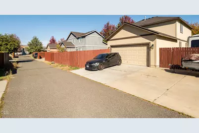 1453 NE 4th Street, Redmond, OR 97756 - Photo 24