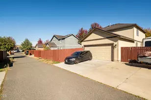 1453 NE 4th St, Redmond, OR 97756 - Photo 24
