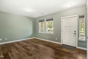 1453 NE 4th St, Redmond, OR 97756 - Photo 4