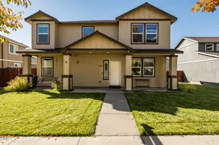 1453 NE 4th St, Redmond, OR 97756 - Photo 1