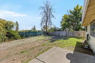 1310 Vista Dr, Central Point, OR 97502 - Photo 20