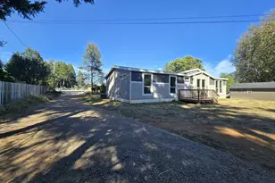 535 W River St, Cave Junction, OR 97523 - Photo 4