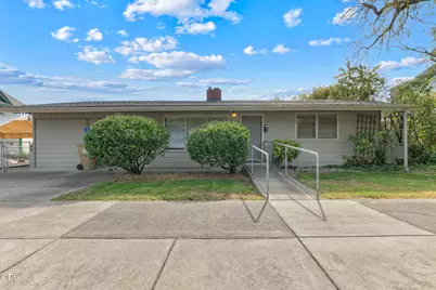 411 NW E Street, Grants Pass, OR 97526 - Photo 30