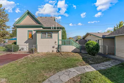 411 NW E Street, Grants Pass, OR 97526 - Photo 22