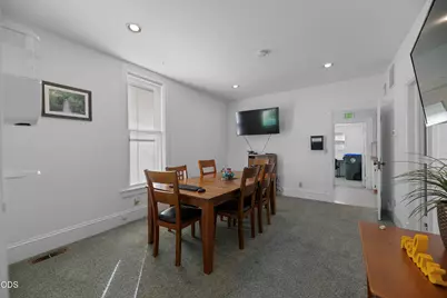 411 NW E Street, Grants Pass, OR 97526 - Photo 10