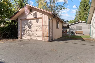 411 NW E Street, Grants Pass, OR 97526 - Photo 48