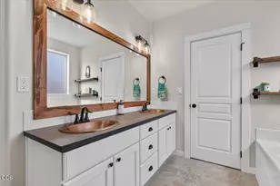 425 W Nevada St, Ashland, OR 97520 - Photo 12