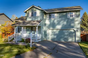 61364 Elkhorn St, Bend, OR 97702 - Photo 2