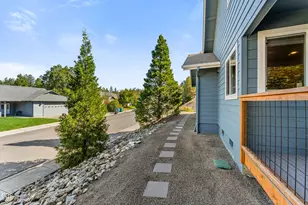 227 Sapphire Ct, Grants Pass, OR 97527 - Photo 36