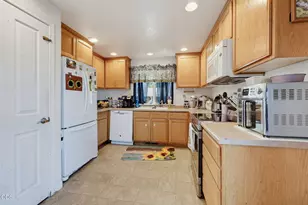 426 Berrydale Ave, Medford, OR 97501 - Photo 8