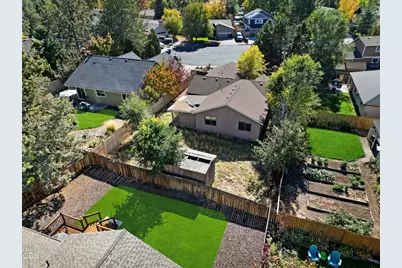 2052 NE Red Rock Lane, Bend, OR 97701 - Photo 6