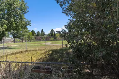 300 Shafer Ln #H2, Jacksonville, OR 97530 - Photo 16