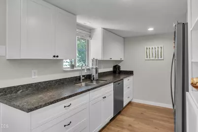 300 Shafer Ln #H2, Jacksonville, OR 97530 - Photo 8