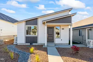 3996 SW Obsidian Pl, Redmond, OR 97756 - Photo 1
