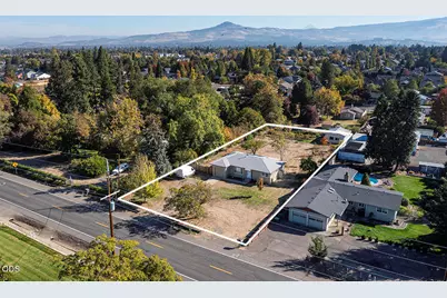 2007 Griffin Creek Road, Medford, OR 97501 - Photo 2